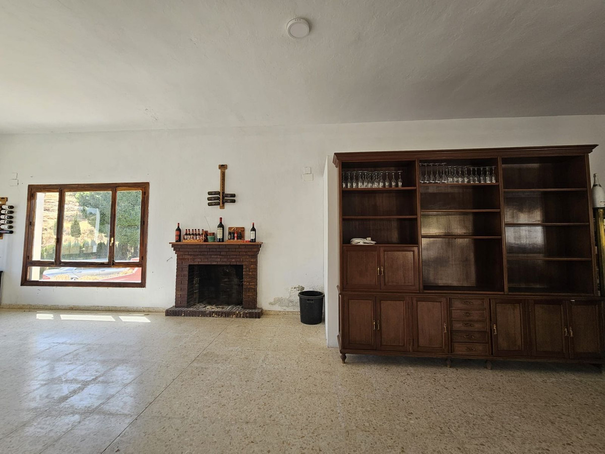 8 Bed Townhouse for sale in Antequera Costa Del Sol, Málaga, Spain