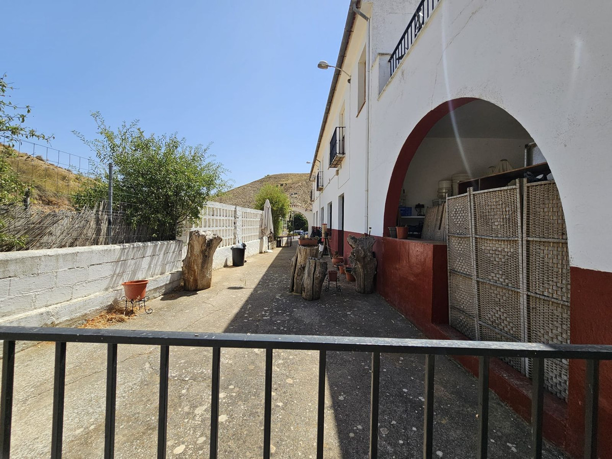 8 Bed Townhouse for sale in Antequera Costa Del Sol, Málaga, Spain