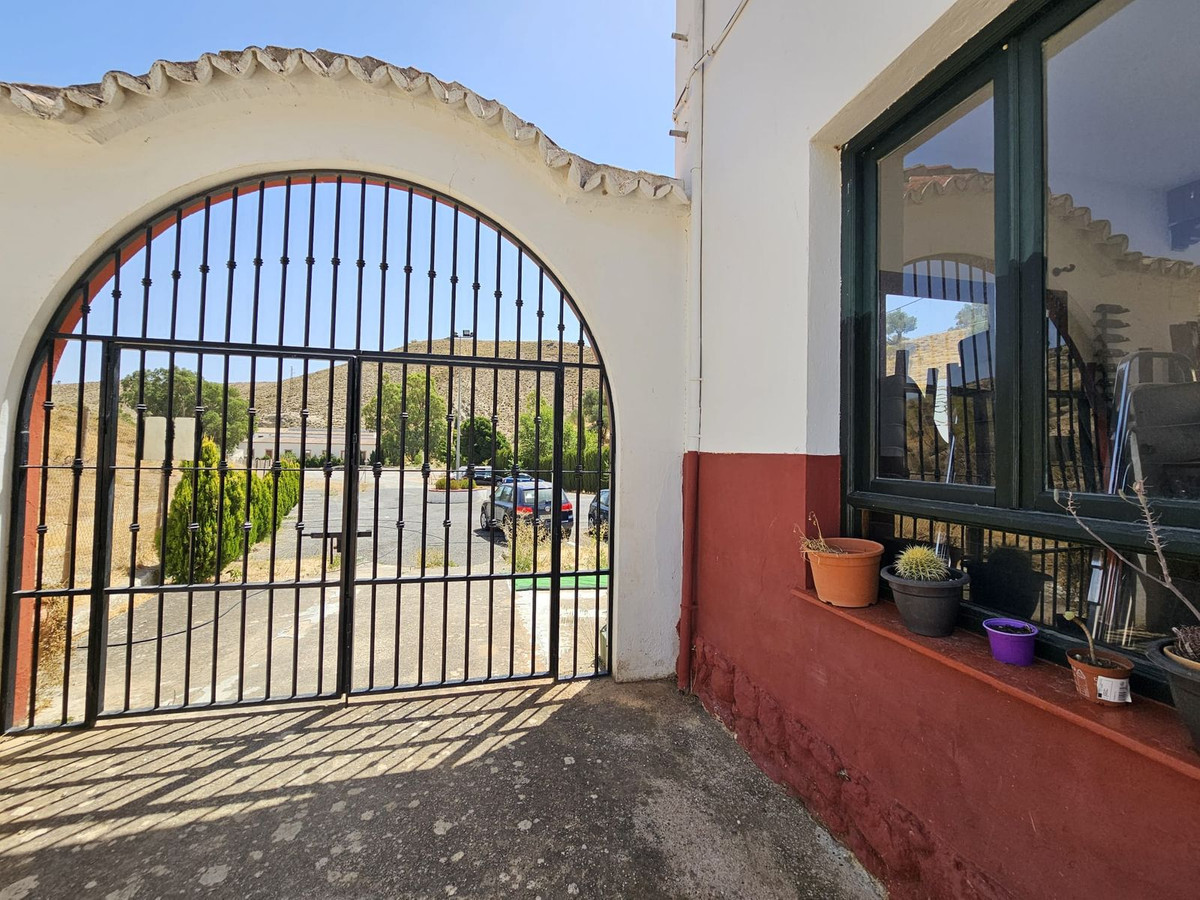 8 Bed Townhouse for sale in Antequera Costa Del Sol, Málaga, Spain