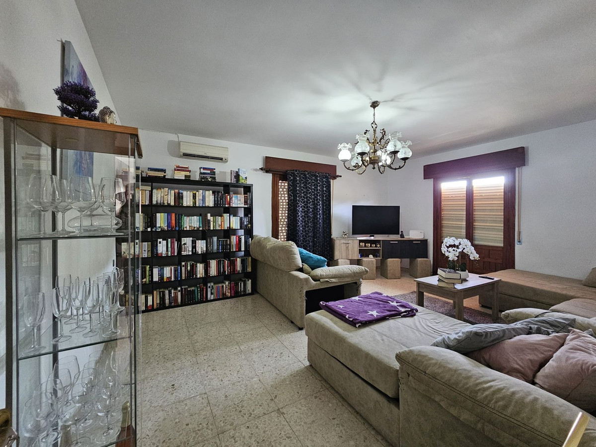 8 Bed Townhouse for sale in Antequera Costa Del Sol, Málaga, Spain