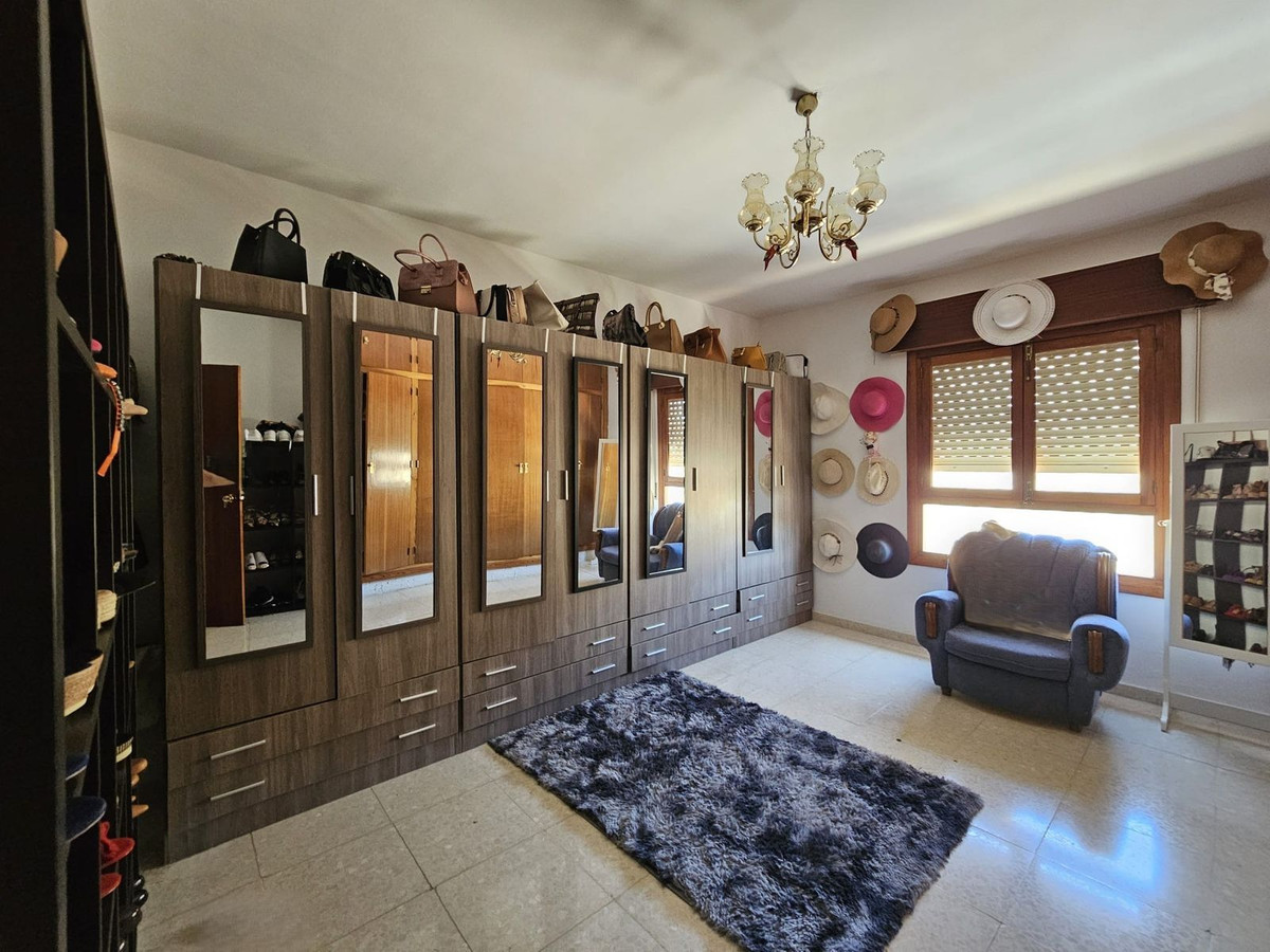 8 Bed Townhouse for sale in Antequera Costa Del Sol, Málaga, Spain