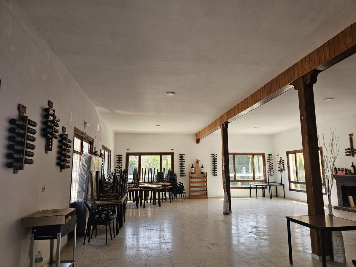 8 Bed Townhouse for sale in Antequera Costa Del Sol, Málaga, Spain