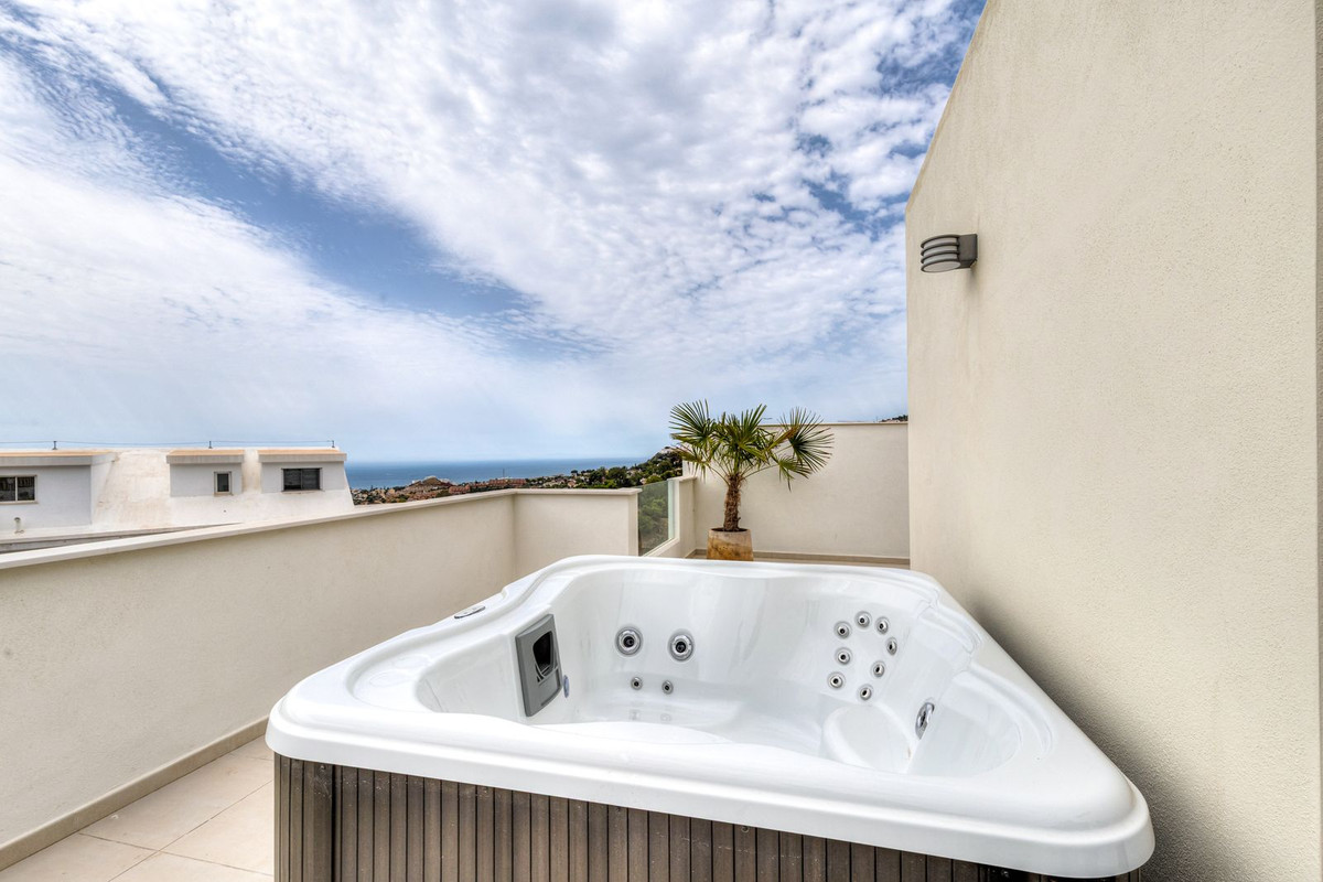4 Bed Townhouse for sale in Benalmadena Costa Del Sol, Málaga, Spain