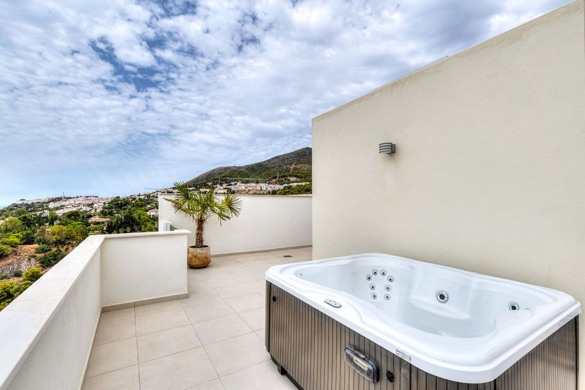 4 Bed Townhouse for sale in Benalmadena Costa Del Sol, Málaga, Spain