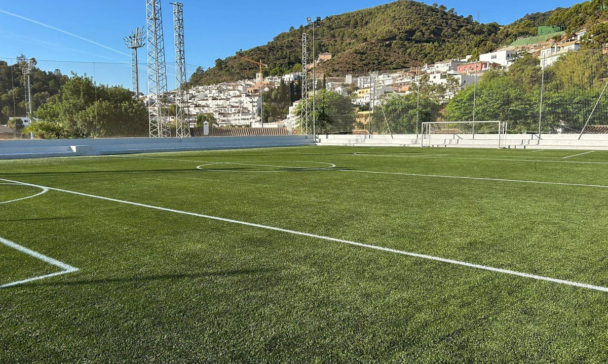 2 Bed Apartment for sale in Benahavís Costa Del Sol, Málaga, Spain