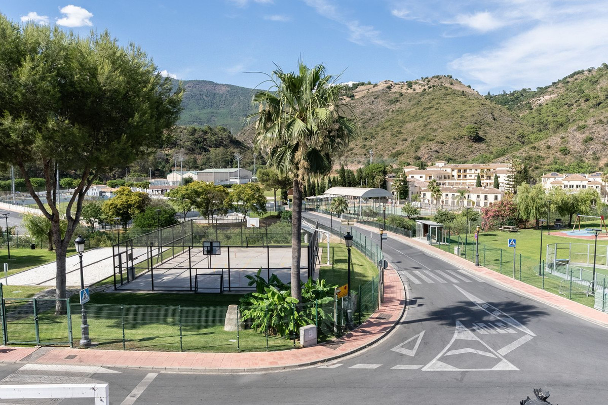 2 Bed Apartment for sale in Benahavís Costa Del Sol, Málaga, Spain