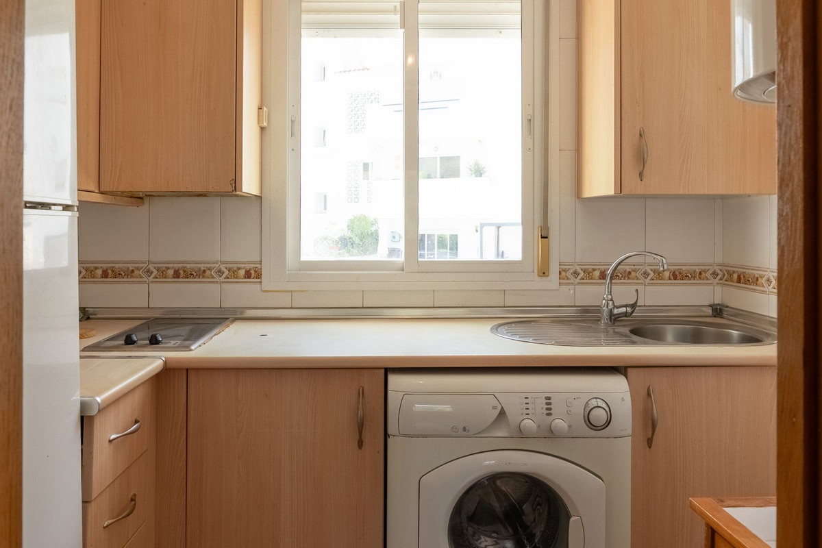 2 Bed Apartment for sale in Benahavís Costa Del Sol, Málaga, Spain