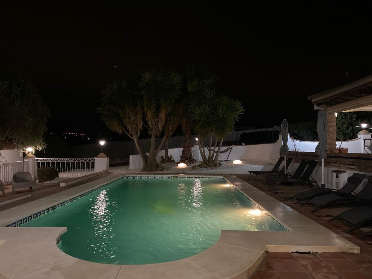 Se vende Finca - Cortijo de 4 dormitorios en Costa Del Sol, Málaga, España