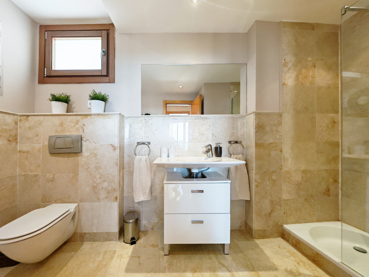 Se vende Apartamento Planta Media de 3 dormitorios en Costa Del Sol, Málaga, España