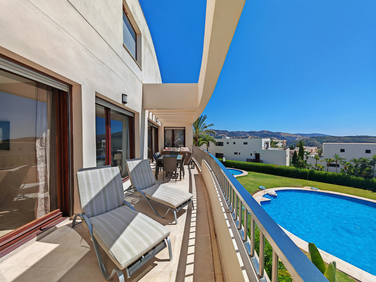 Se vende Apartamento Planta Media de 3 dormitorios en Costa Del Sol, Málaga, España