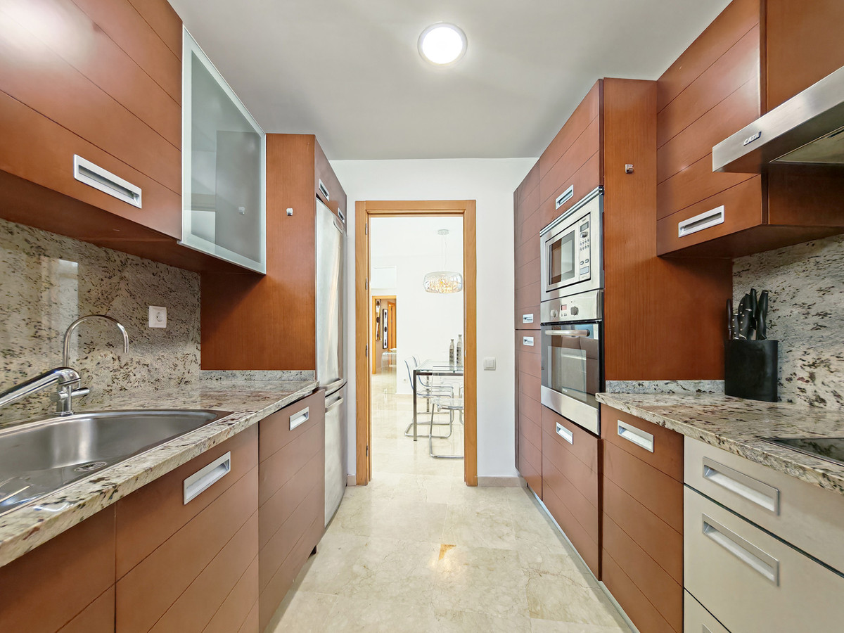 Se vende Apartamento Planta Media de 3 dormitorios en Costa Del Sol, Málaga, España