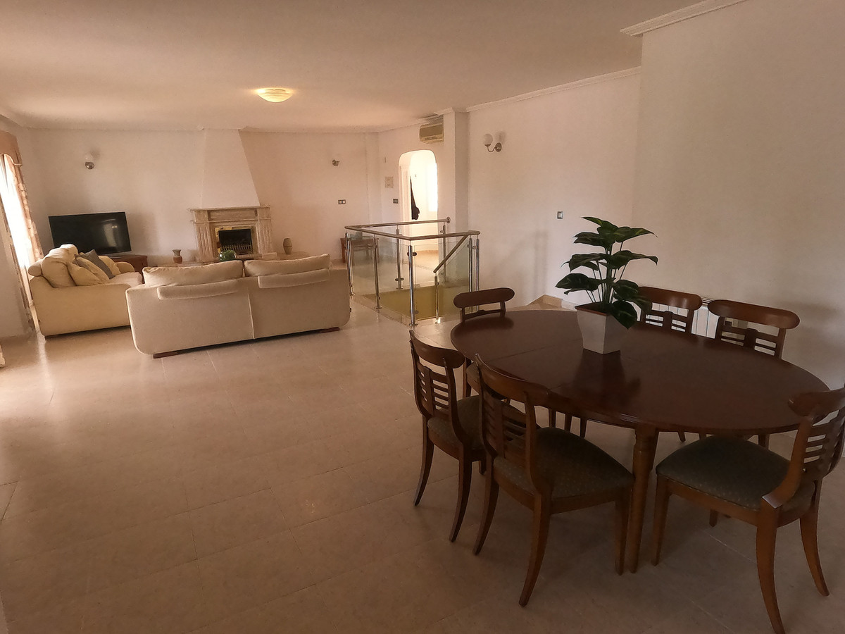 5 Bed Townhouse for sale in Algorfa Costa Blanca, Alicante, Spain