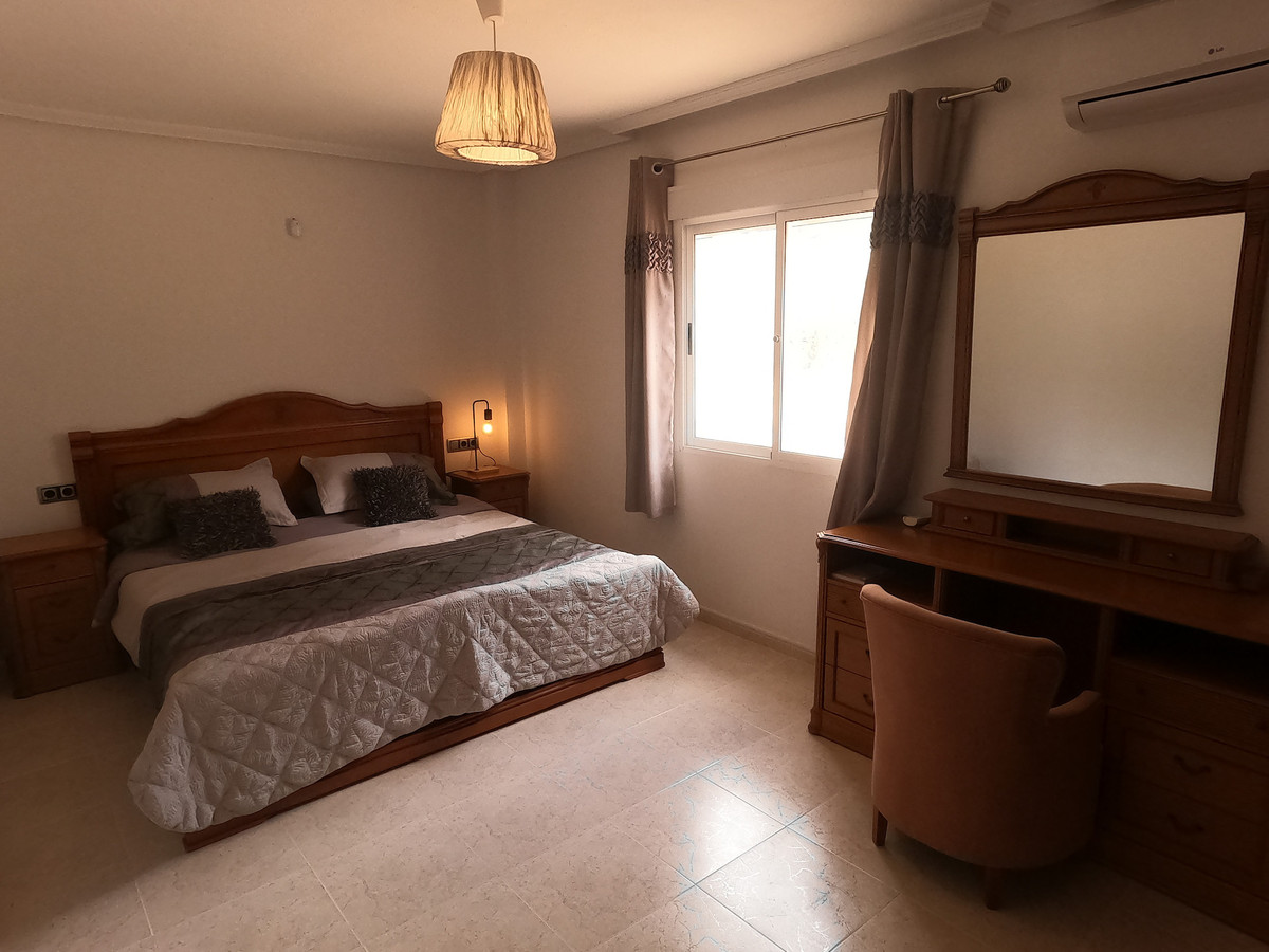5 Bed Townhouse for sale in Algorfa Costa Blanca, Alicante, Spain