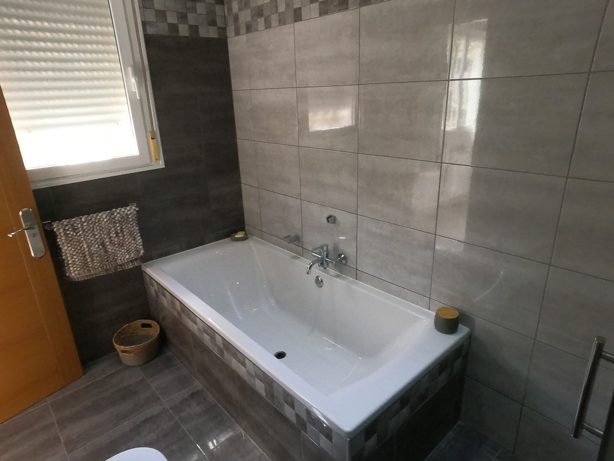 5 Bed Townhouse for sale in Algorfa Costa Blanca, Alicante, Spain