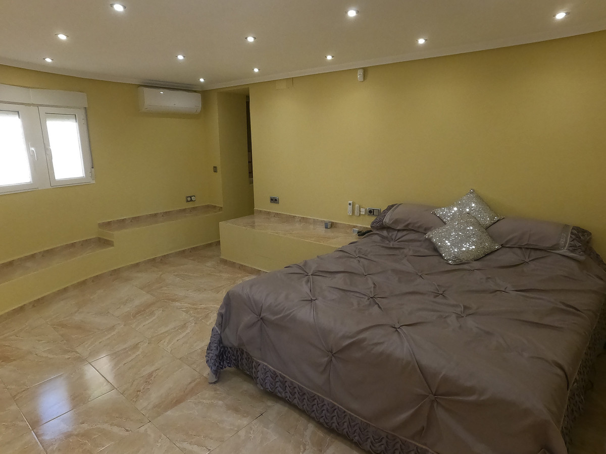 5 Bed Townhouse for sale in Algorfa Costa Blanca, Alicante, Spain