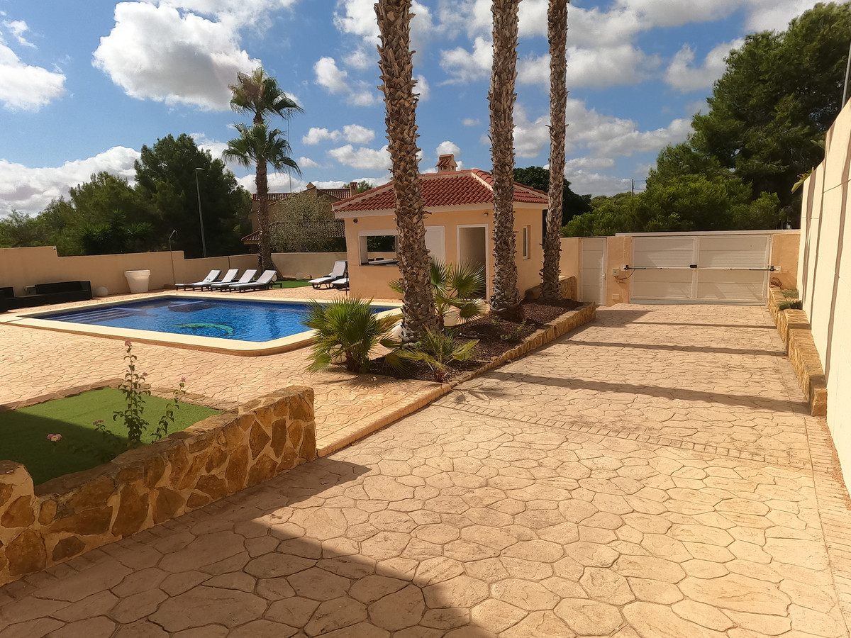 5 Bed Townhouse for sale in Algorfa Costa Blanca, Alicante, Spain