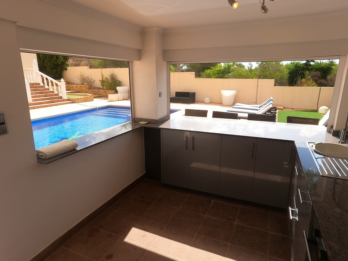 5 Bed Townhouse for sale in Algorfa Costa Blanca, Alicante, Spain