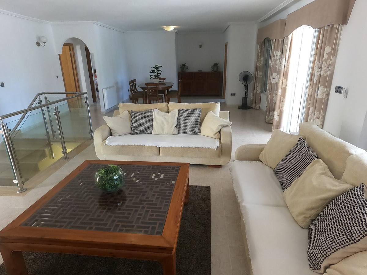 5 Bed Townhouse for sale in Algorfa Costa Blanca, Alicante, Spain