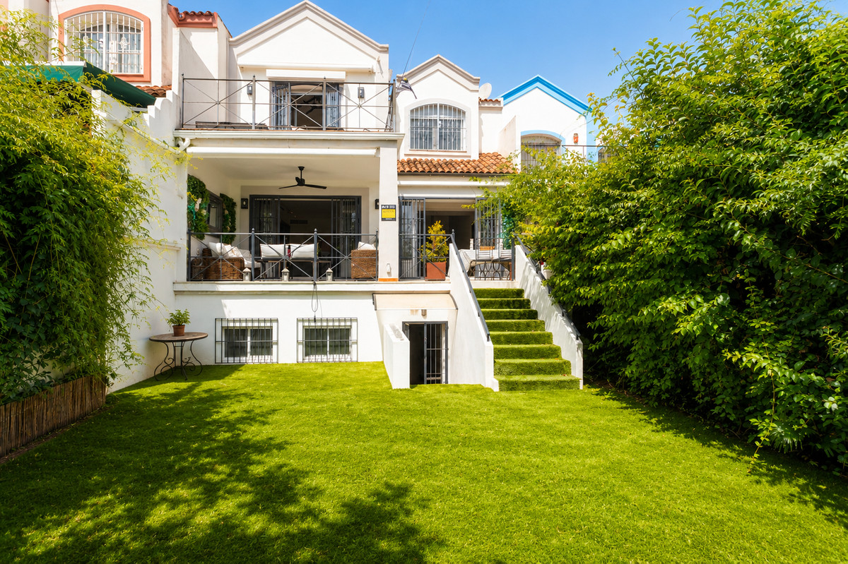 6 Bed Townhouse for sale in Guadalmina Alta Costa Del Sol, Málaga, Spain