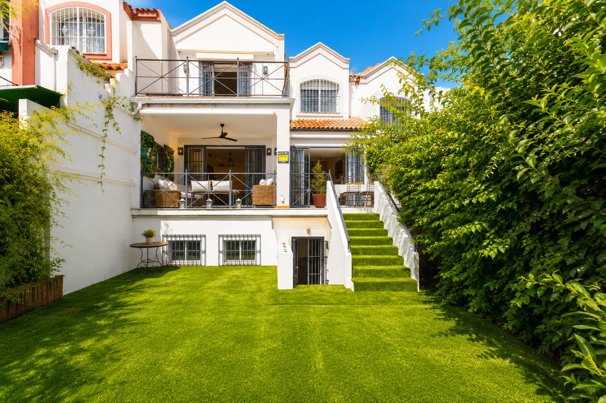6 Bed Townhouse for sale in Guadalmina Alta Costa Del Sol, Málaga, Spain