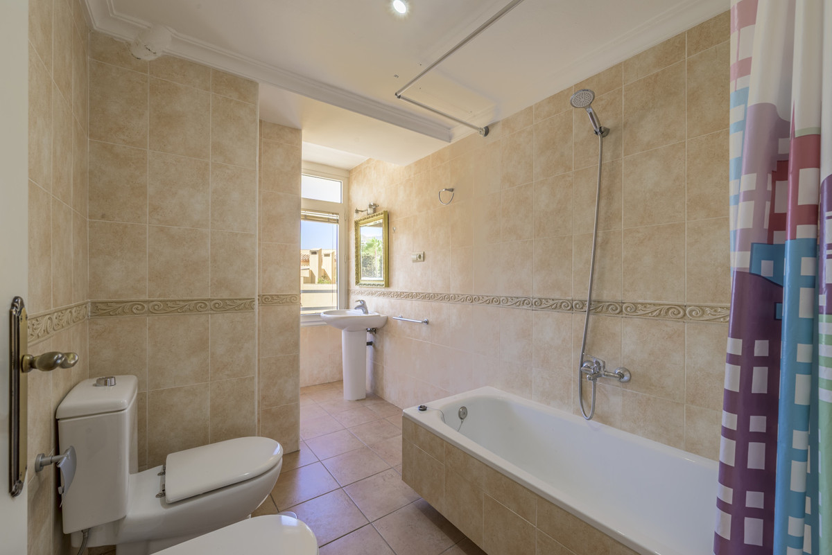 1 Bed Apartment for sale in La Carihuela Costa Del Sol, Málaga, Spain