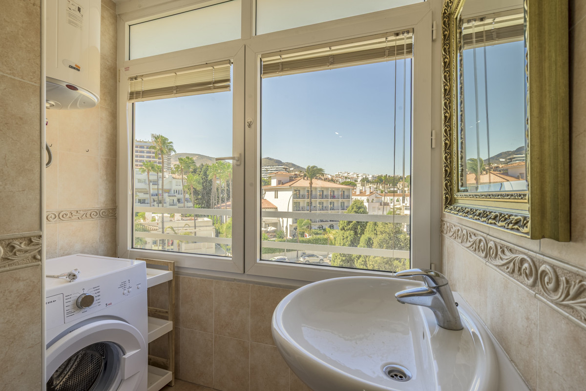 1 Bed Apartment for sale in La Carihuela Costa Del Sol, Málaga, Spain