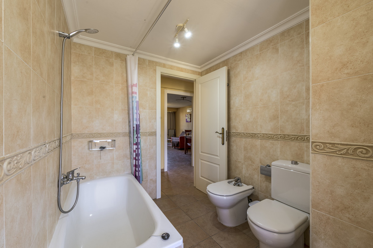 1 Bed Apartment for sale in La Carihuela Costa Del Sol, Málaga, Spain