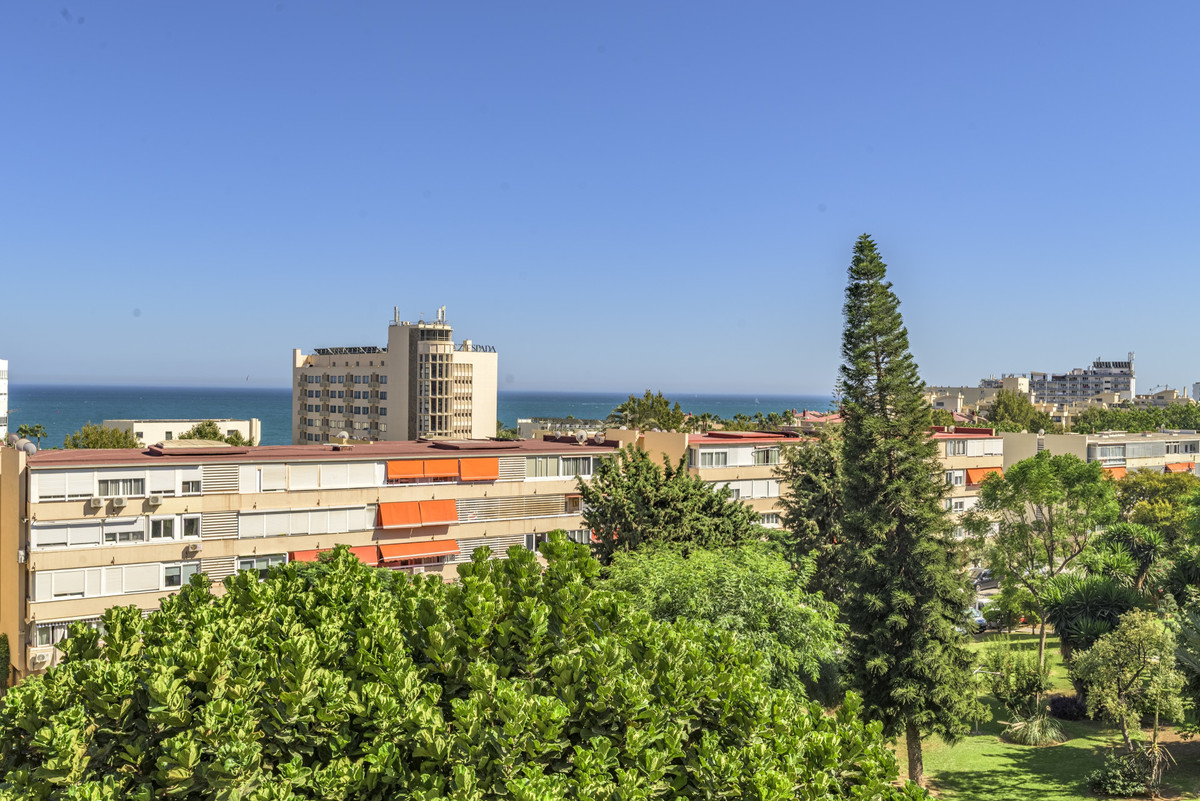 1 Bed Apartment for sale in La Carihuela Costa Del Sol, Málaga, Spain
