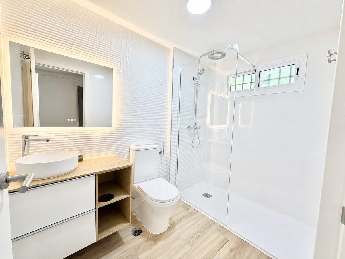 2 Bed Apartment for sale in Benalmadena Costa Del Sol, Málaga, Spain