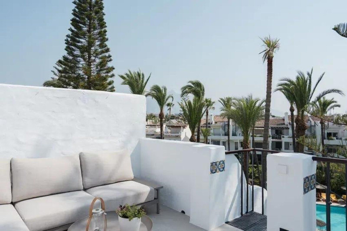 3 Bed Apartment for sale in San Pedro De Alcántara Costa Del Sol, Málaga, Spain