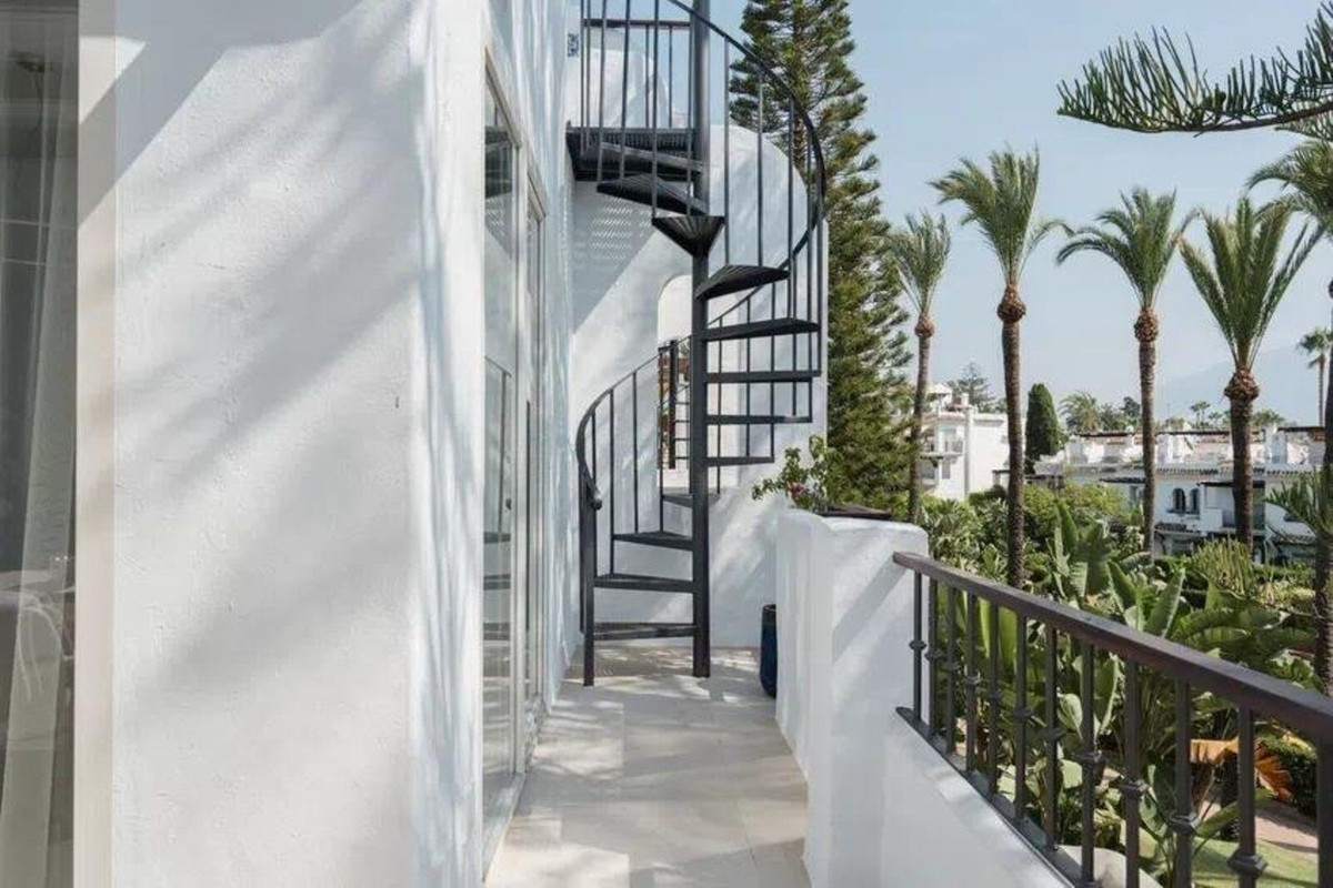 3 Bed Apartment for sale in San Pedro De Alcántara Costa Del Sol, Málaga, Spain