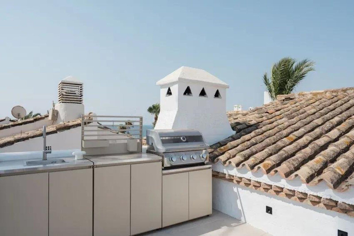 3 Bed Apartment for sale in San Pedro De Alcántara Costa Del Sol, Málaga, Spain