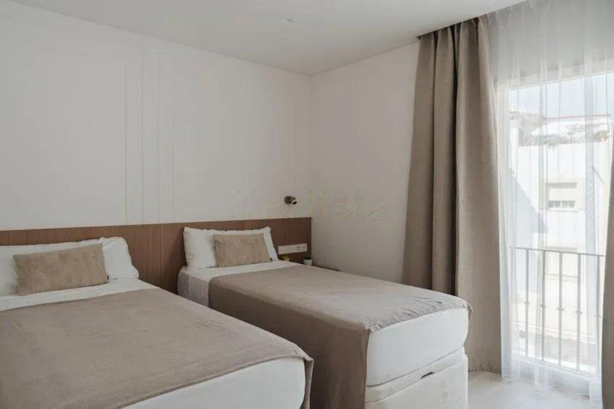 3 Bed Apartment for sale in San Pedro De Alcántara Costa Del Sol, Málaga, Spain