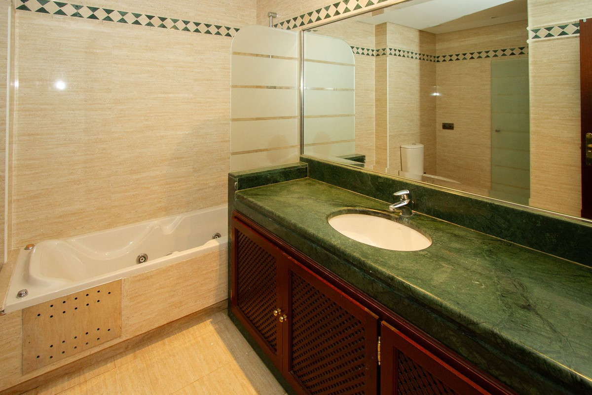 Se vende Apartamento Planta Baja de 2 dormitorios en Costa Del Sol, Málaga, España