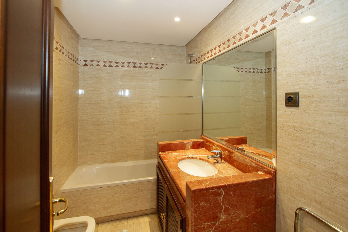 Se vende Apartamento Planta Baja de 2 dormitorios en Costa Del Sol, Málaga, España