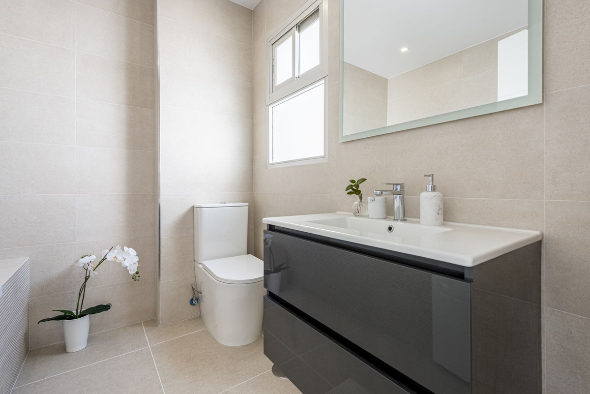 Se vende Apartamento Planta Media de 3 dormitorios en Costa Del Sol, Málaga, España