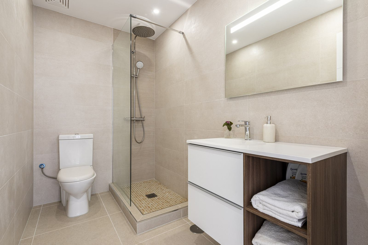 Se vende Apartamento Planta Media de 3 dormitorios en Costa Del Sol, Málaga, España