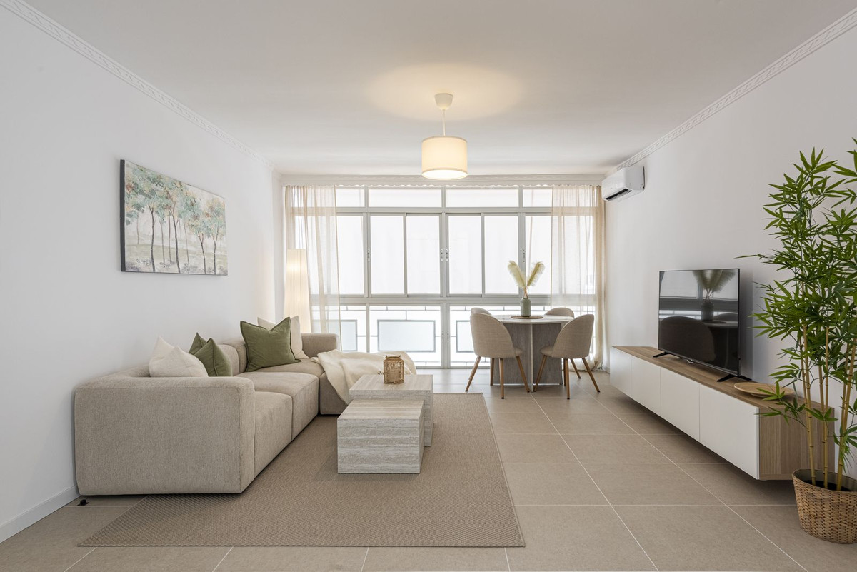 Se vende Apartamento Planta Media de 3 dormitorios en Costa Del Sol, Málaga, España