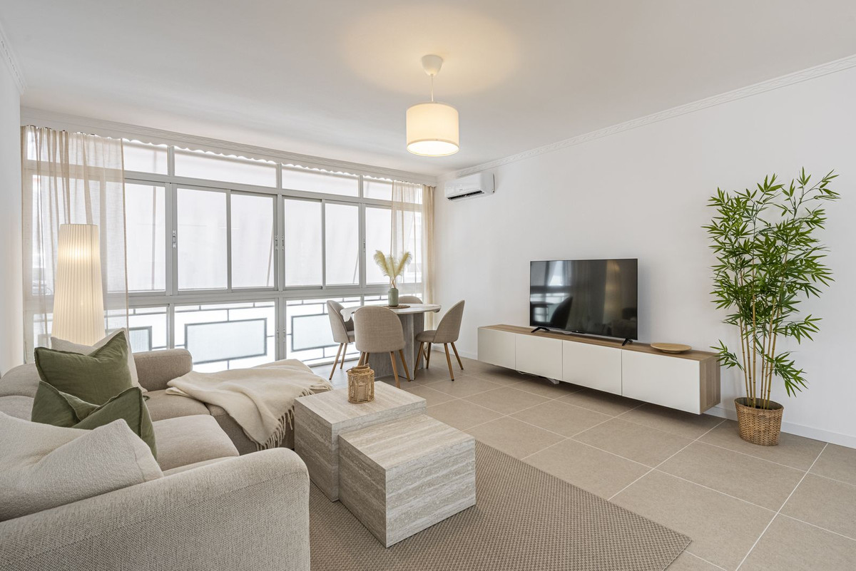 Se vende Apartamento Planta Media de 3 dormitorios en Costa Del Sol, Málaga, España