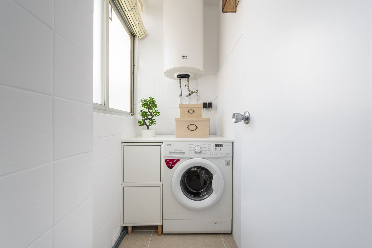 Se vende Apartamento Planta Media de 3 dormitorios en Costa Del Sol, Málaga, España