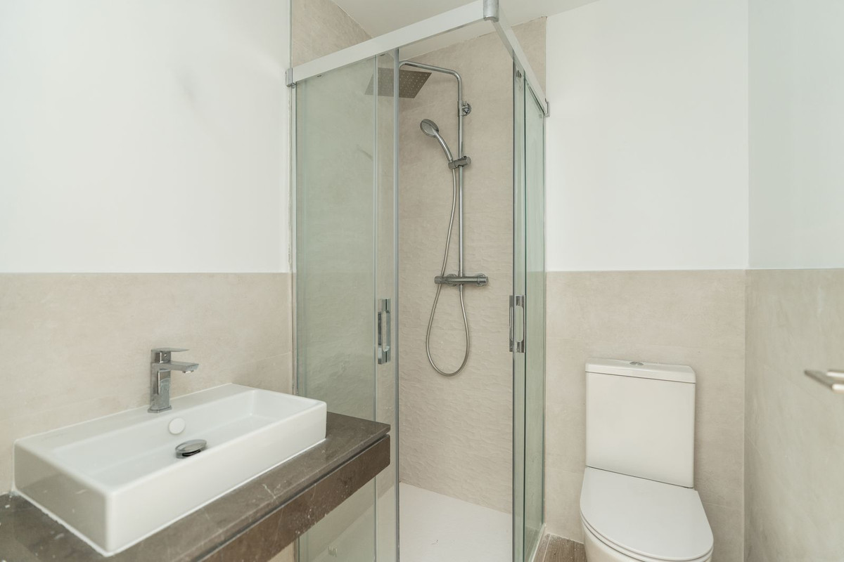 Se vende Apartamento Planta Media de 2 dormitorios en Costa Del Sol, Málaga, España