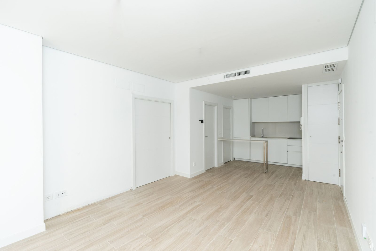 Se vende Apartamento Planta Media de 2 dormitorios en Costa Del Sol, Málaga, España