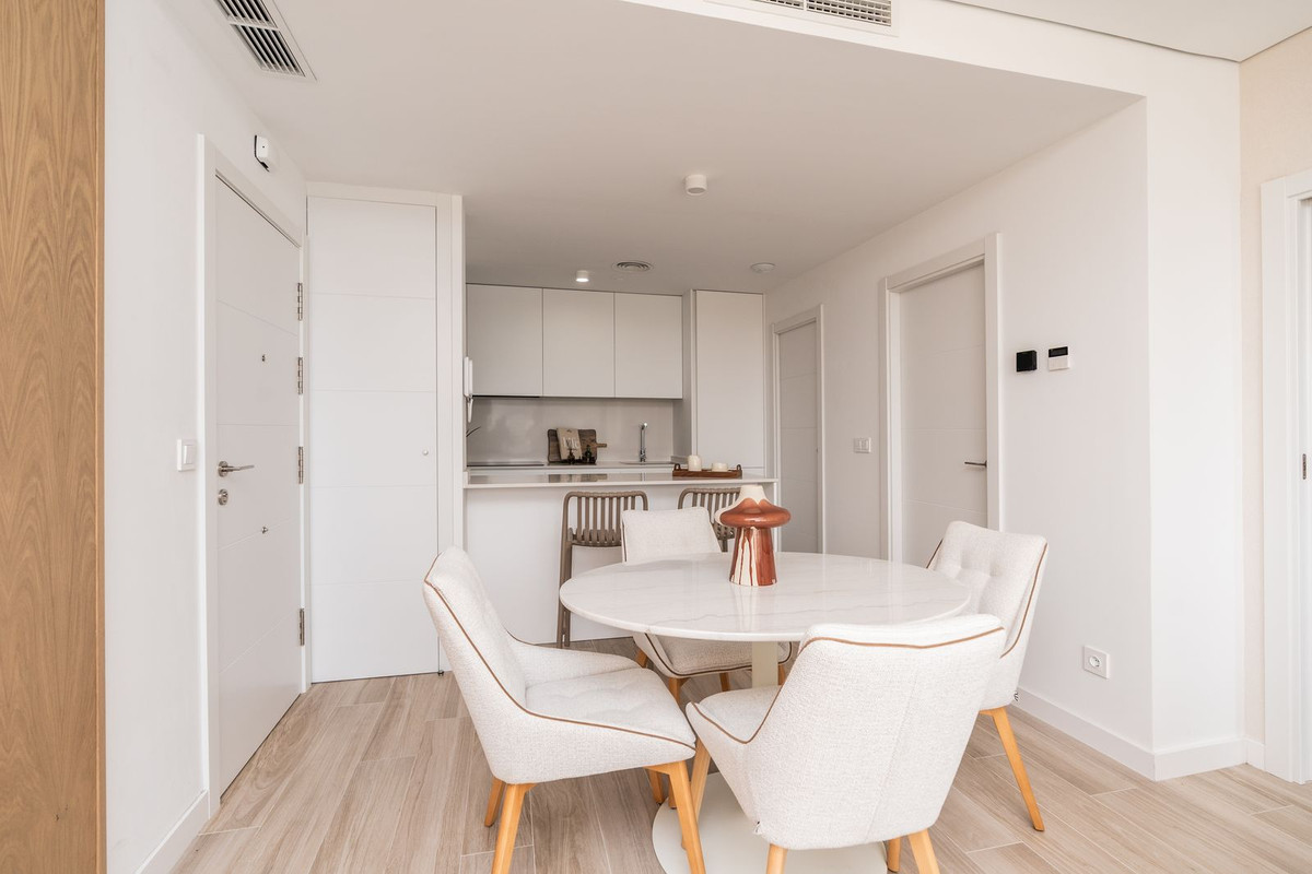 Se vende Apartamento Planta Media de 2 dormitorios en Costa Del Sol, Málaga, España