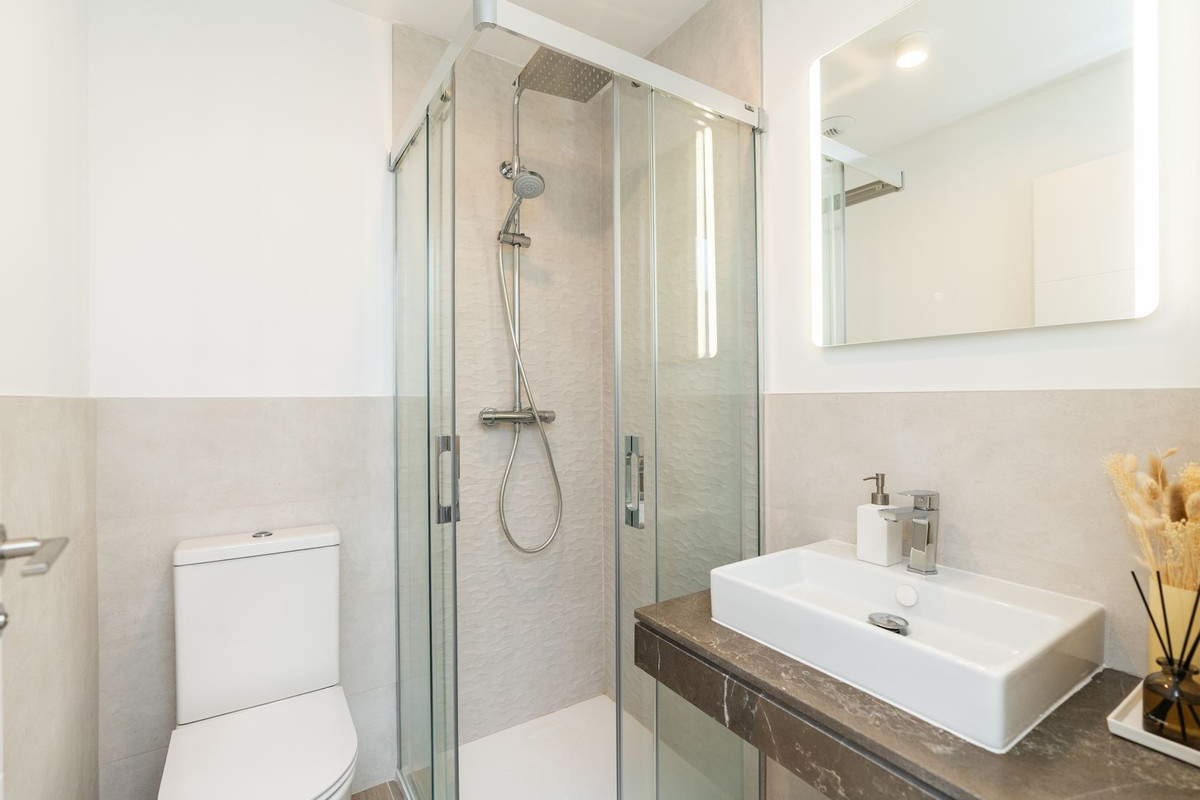 Se vende Apartamento Planta Media de 2 dormitorios en Costa Del Sol, Málaga, España