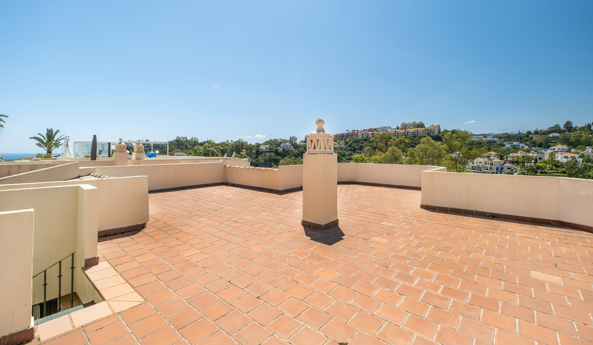 4 Bed Townhouse for sale in Benahavís Costa Del Sol, Málaga, Spain
