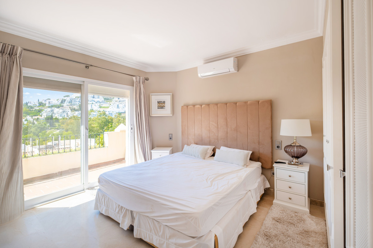 4 Bed Townhouse for sale in Benahavís Costa Del Sol, Málaga, Spain