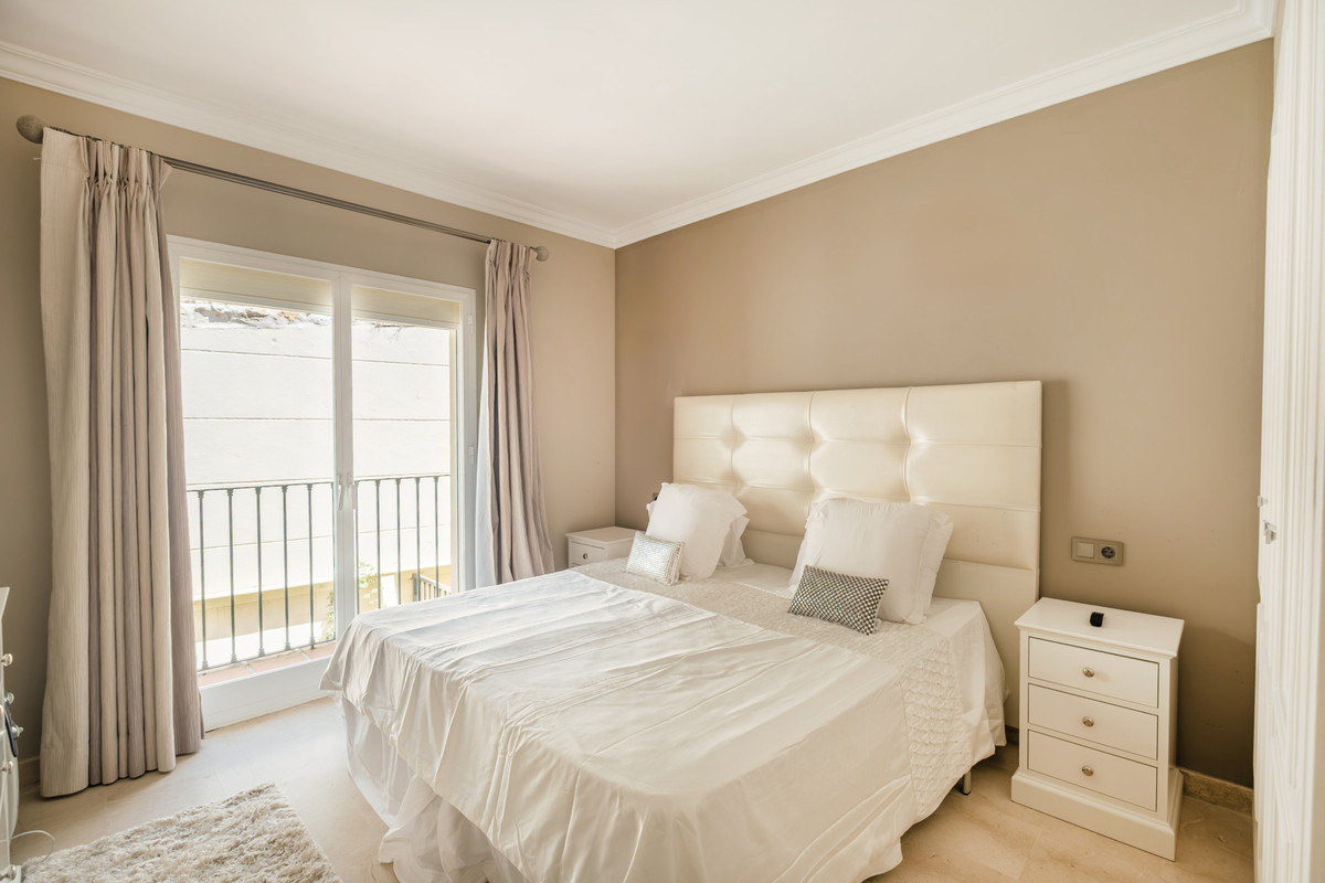 4 Bed Townhouse for sale in Benahavís Costa Del Sol, Málaga, Spain