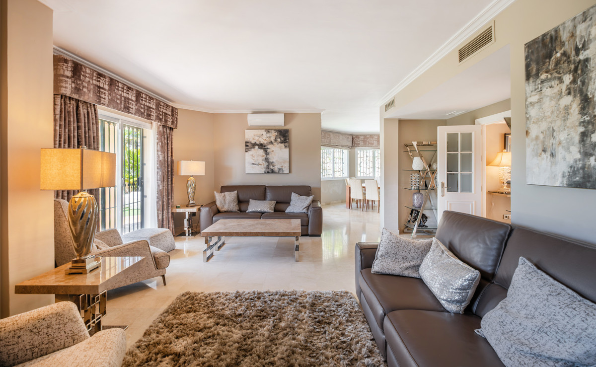 4 Bed Townhouse for sale in Benahavís Costa Del Sol, Málaga, Spain
