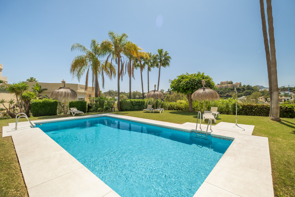 4 Bed Townhouse for sale in Benahavís Costa Del Sol, Málaga, Spain