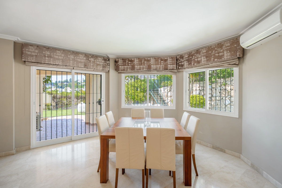 4 Bed Townhouse for sale in Benahavís Costa Del Sol, Málaga, Spain
